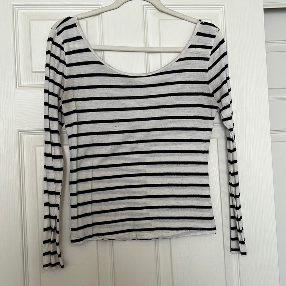 Black and white striped shirt (L)